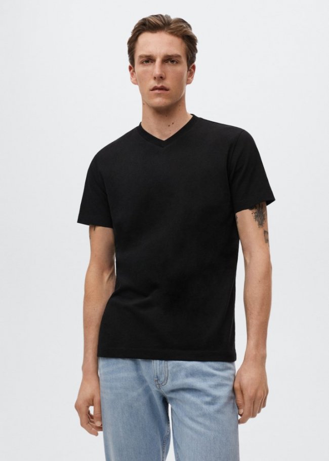 Mango Camiseta básica cuello pico - Negro