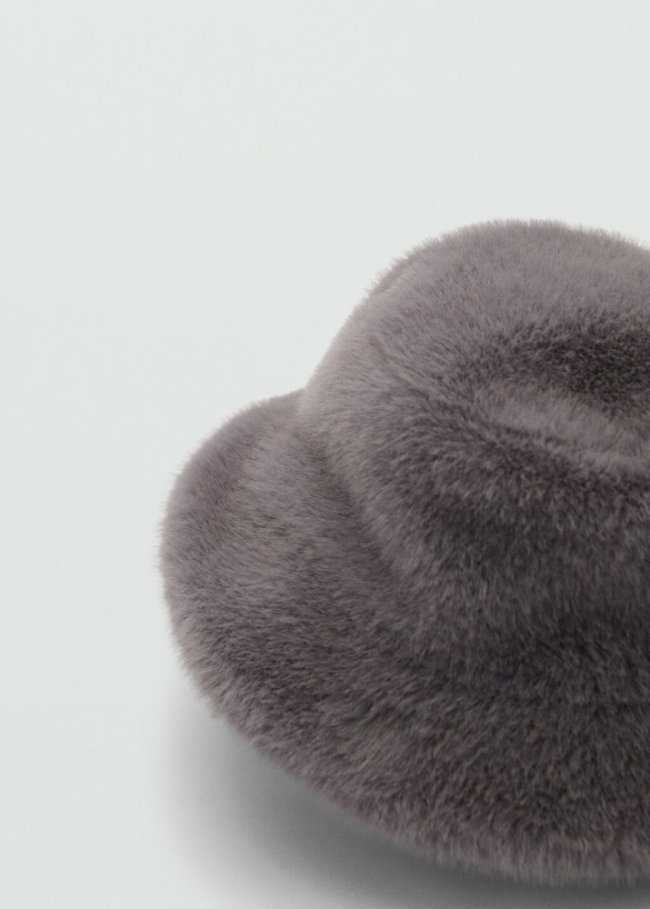 Mango Gorro bucket efecto pelo - Gris