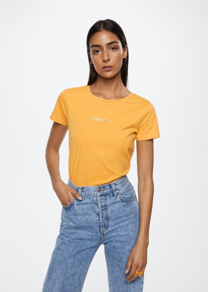Mango Camiseta logo metalizado - Mostaza