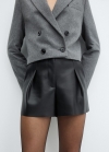 Mango Shorts pinzas efecto piel - Negro