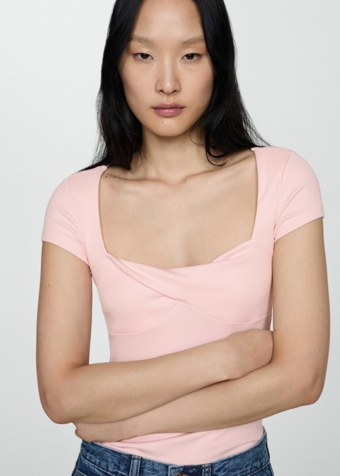 Mango Camiseta escote drapeado - Rosa pastel