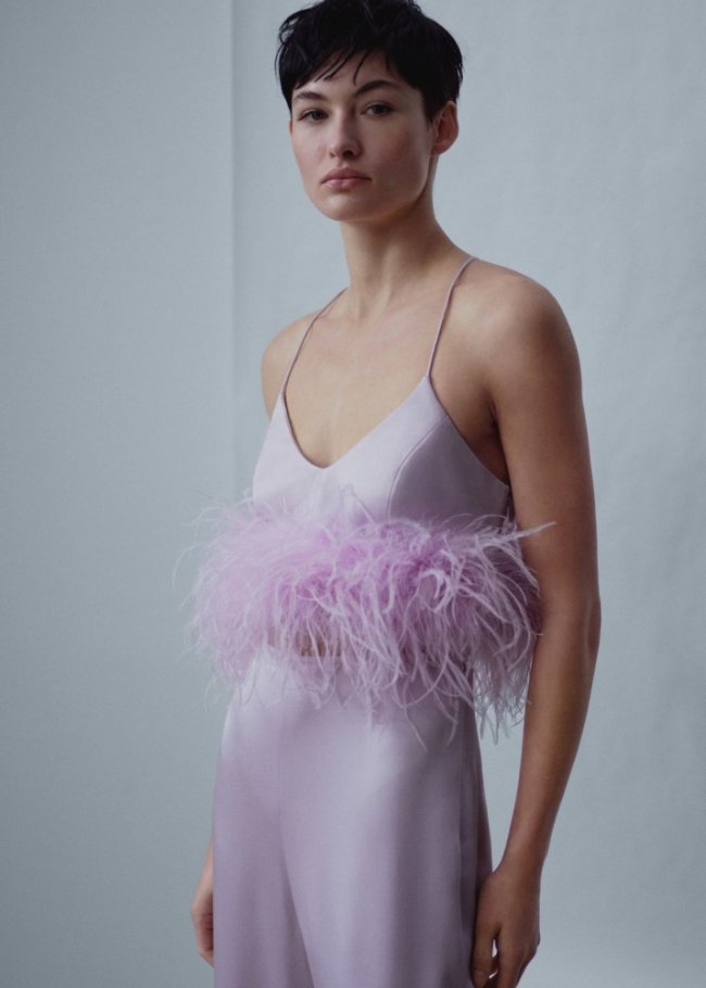 Mango Top satinado detalle plumas - Violeta