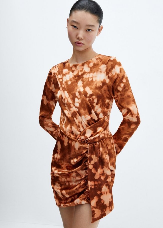 Mango Vestido corto drapeado tie-dye - Marrón