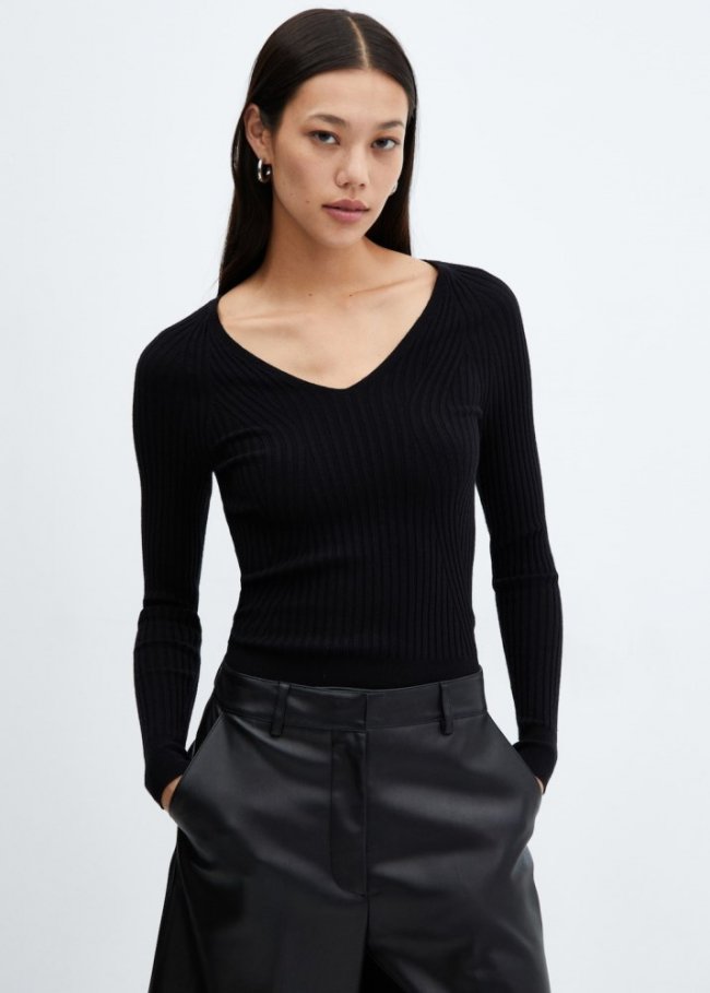 Mango Jersey canalé cuello pico - Negro