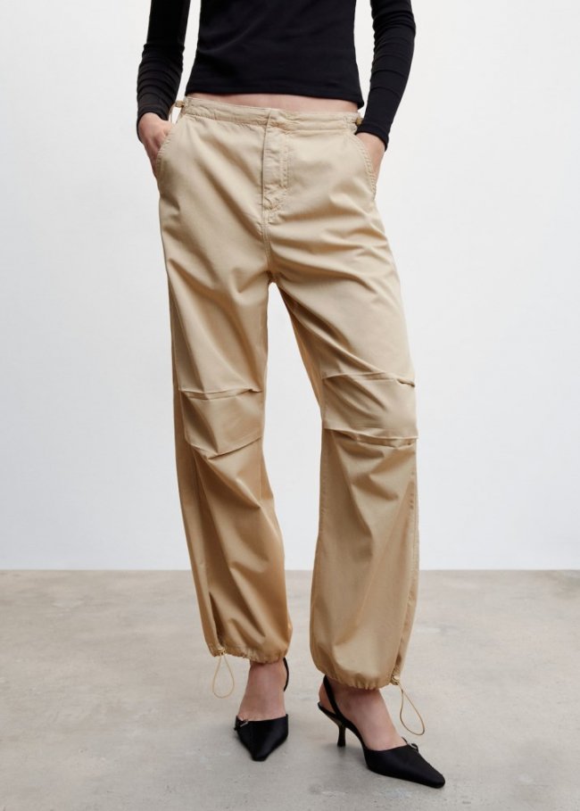Mango Pantalón parachute - Arena