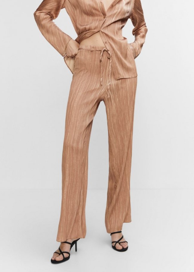 Mango Pantalón plisado satinado - Marrón