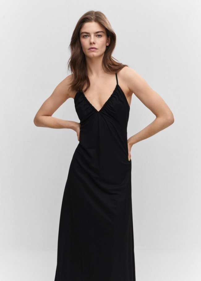 Mango Vestido midi fruncido - Negro